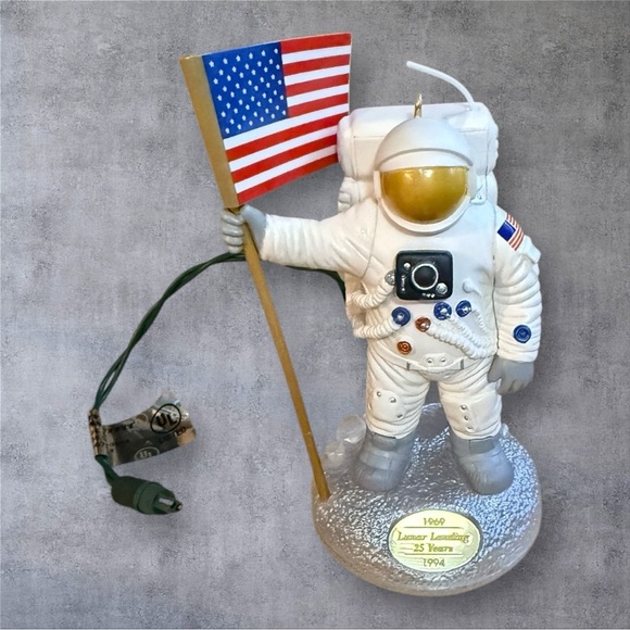 Vintage Neil Armstrong Hallmark Christmas Ornament The Eagle Has Landed - Picture 4 of 8